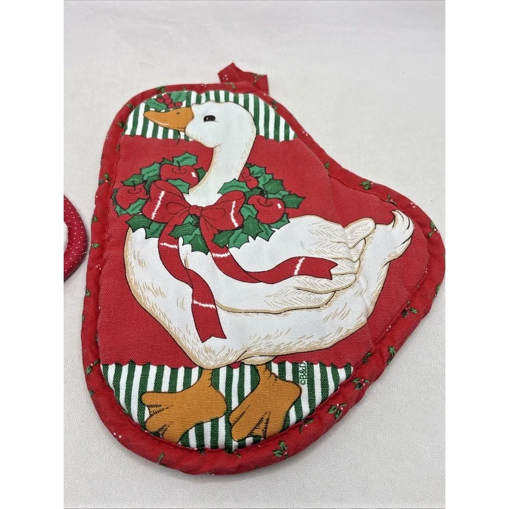 Vtg Christmas Pot Holders Hot Pad Lot Of 4 Quilted 80's B&D Wreath Goose Santa